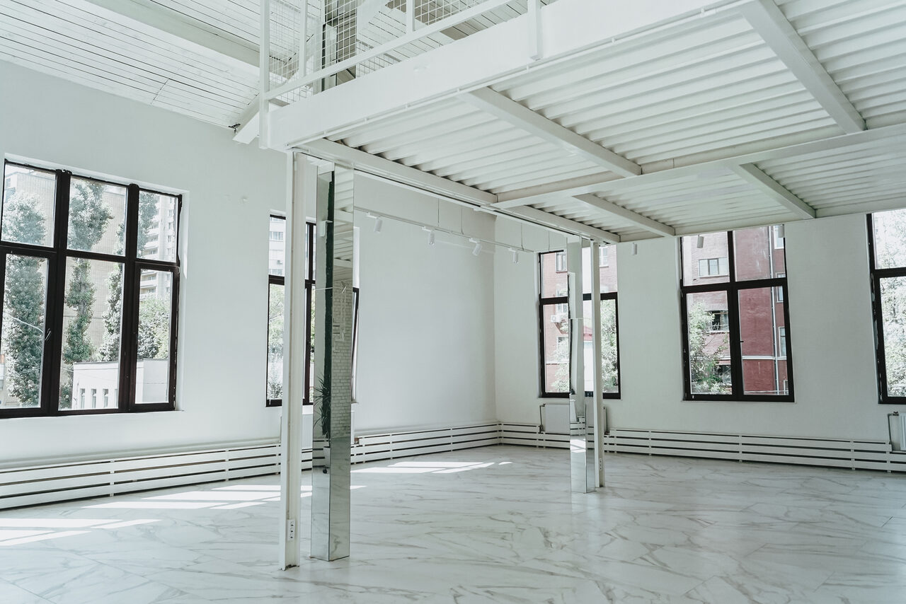 Арендовать Белый лофт с верандой