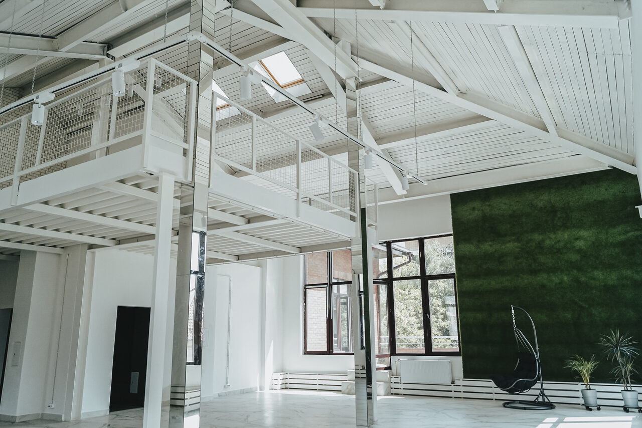 Арендовать Белый лофт с верандой