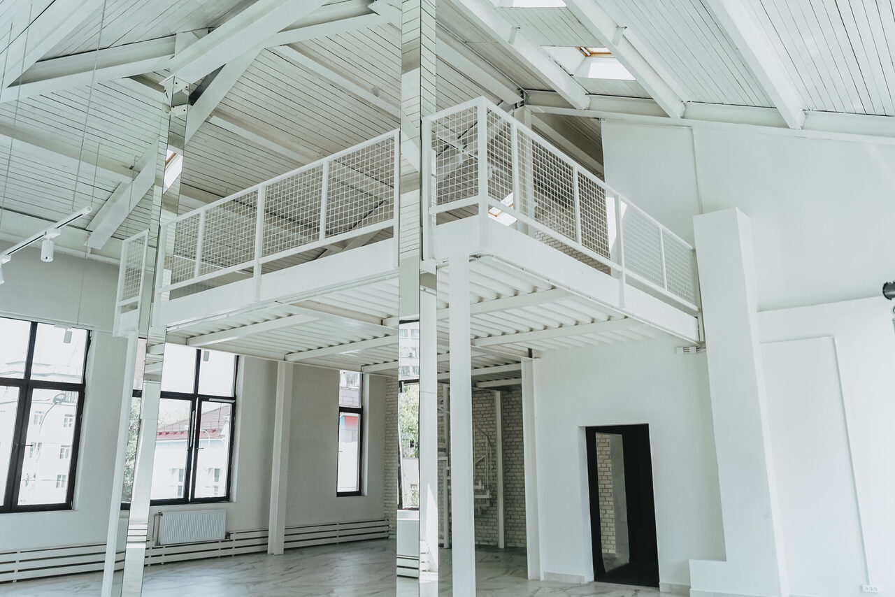 Арендовать Белый лофт с верандой