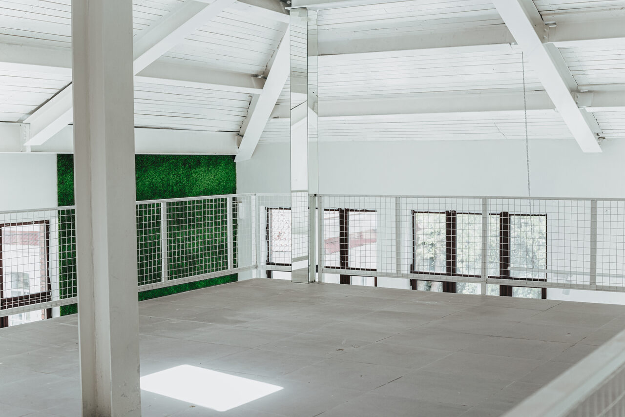 Арендовать Белый лофт с верандой