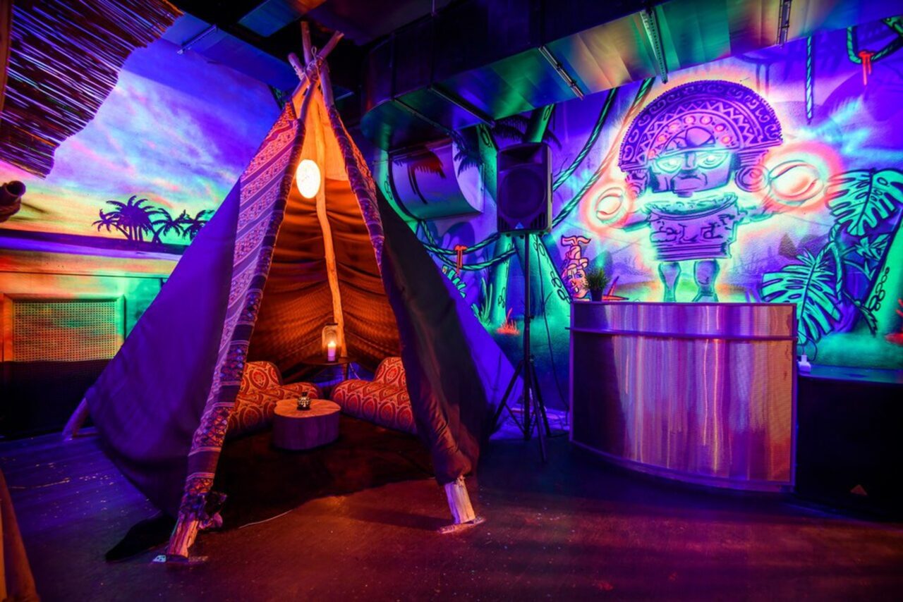 Арендовать Лаунж-бар в тропическом стиле