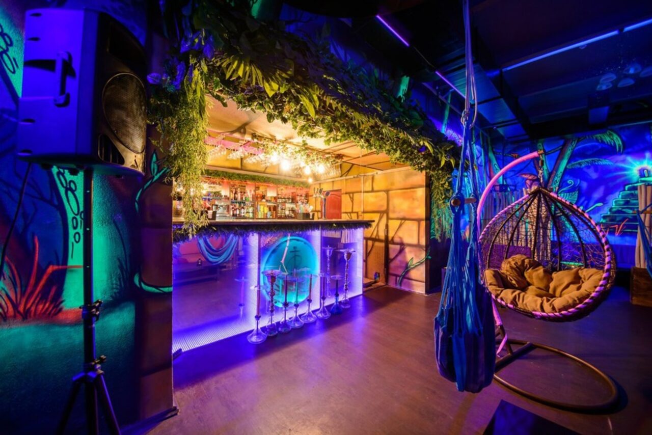 Арендовать Лаунж-бар в тропическом стиле