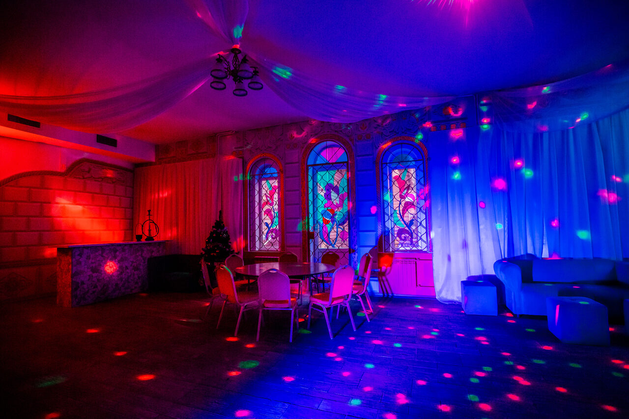 Арендовать Стильный лофт для банкетов и вечеринок