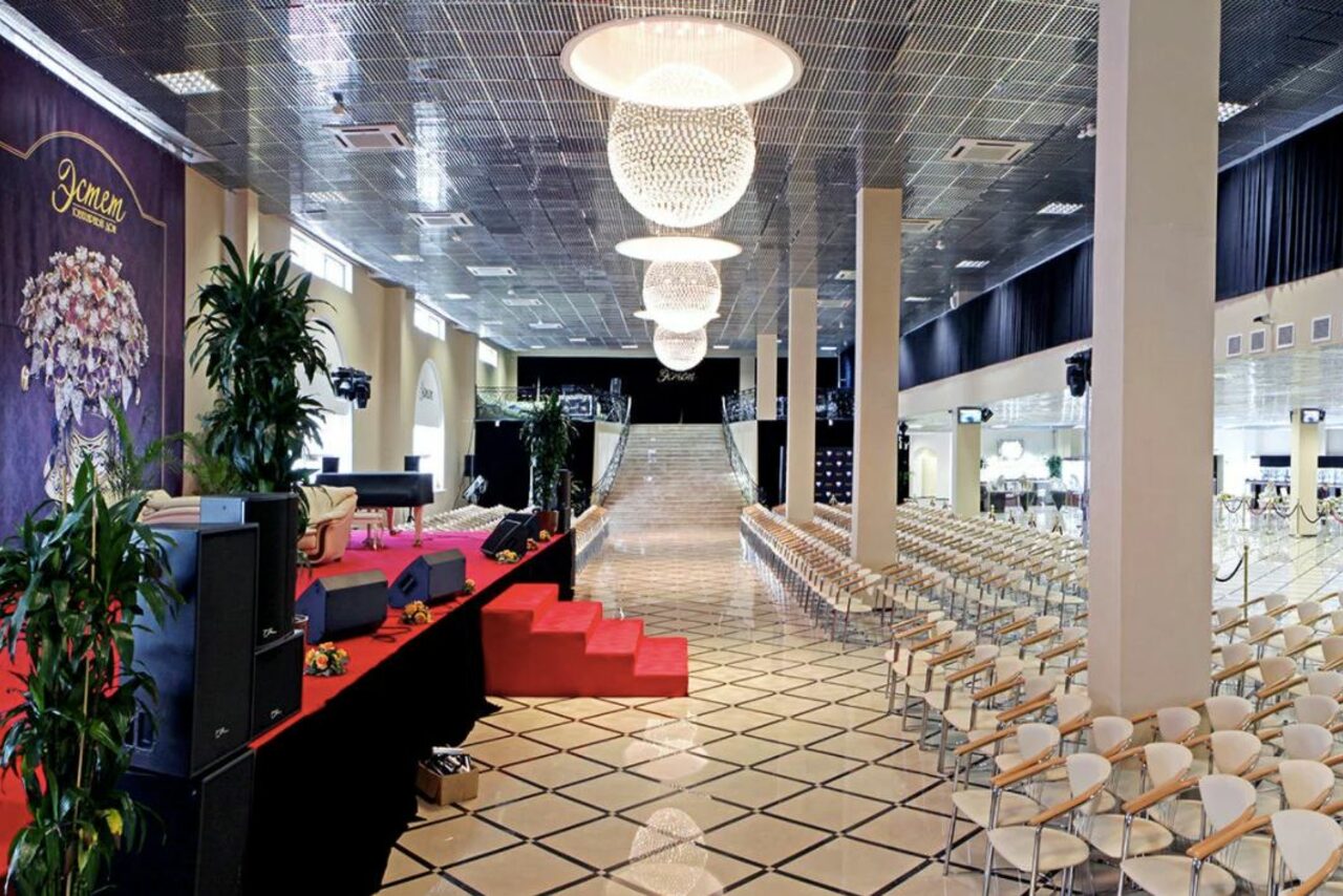 Арендовать Банкетный зал для различных мероприятий премиум класса 