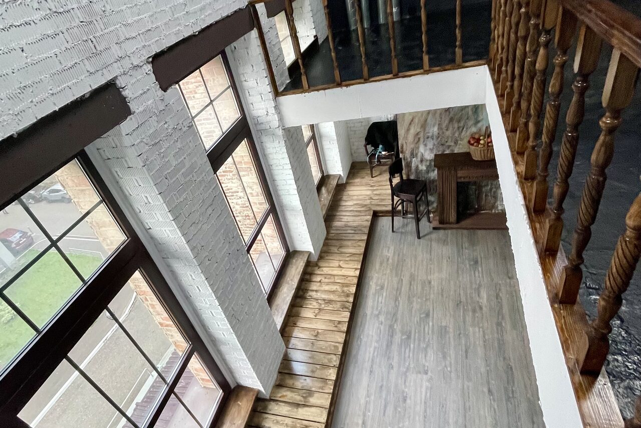 Арендовать Poire Двухэтажный арт-лофт с панорамными окнами 