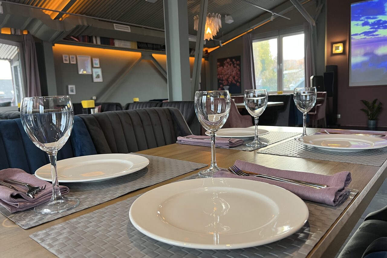 Арендовать Просторный бар под закрытие для ваших мероприятий 