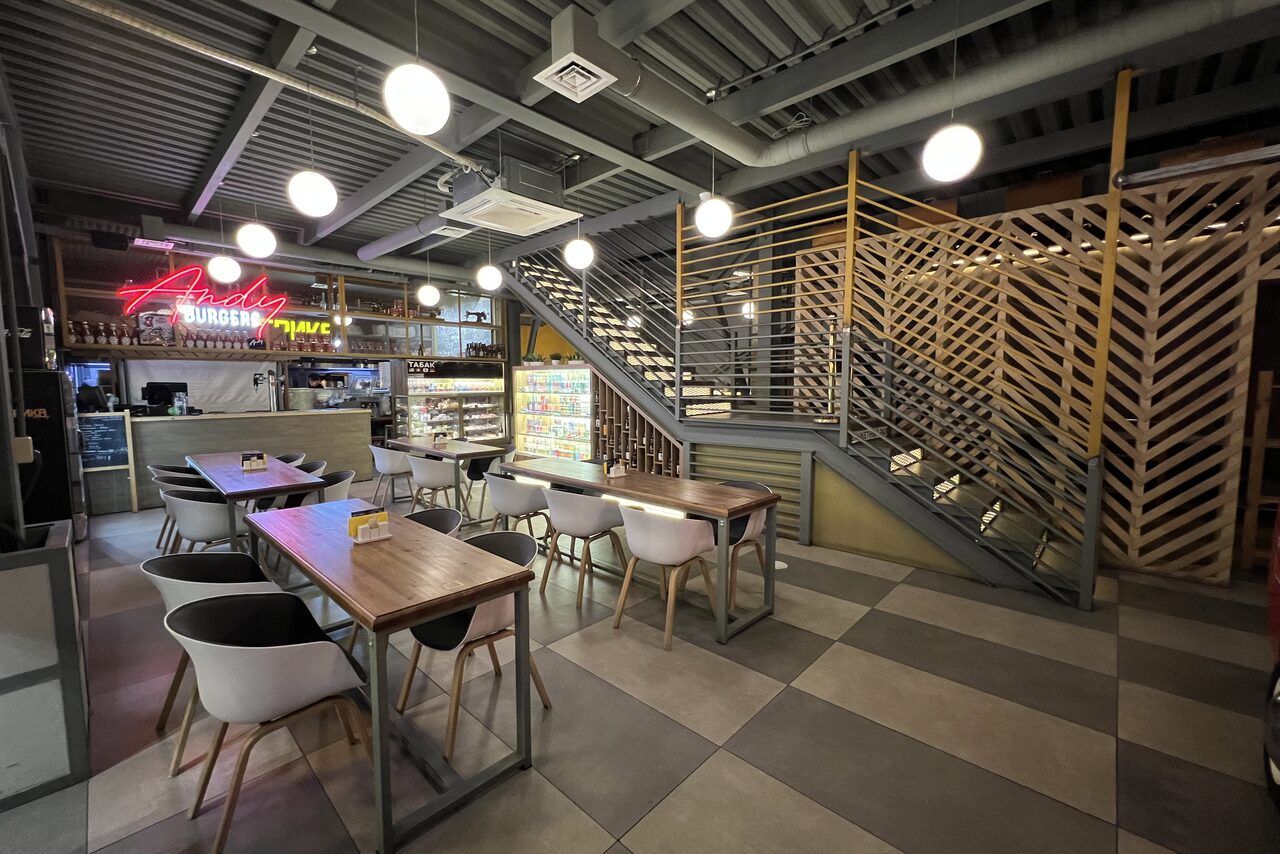 Арендовать Просторный бар под закрытие для ваших мероприятий 