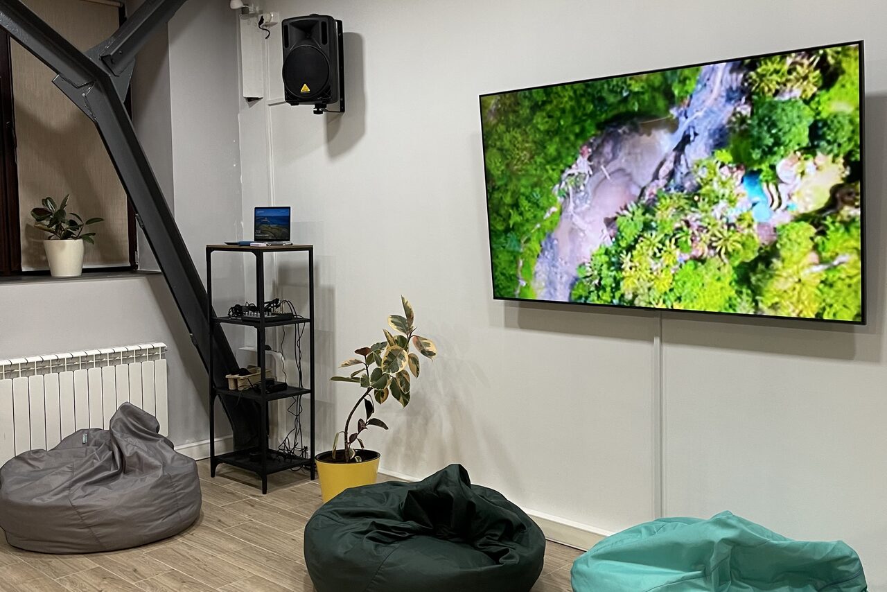 Арендовать Эколофт с мягкими диванами