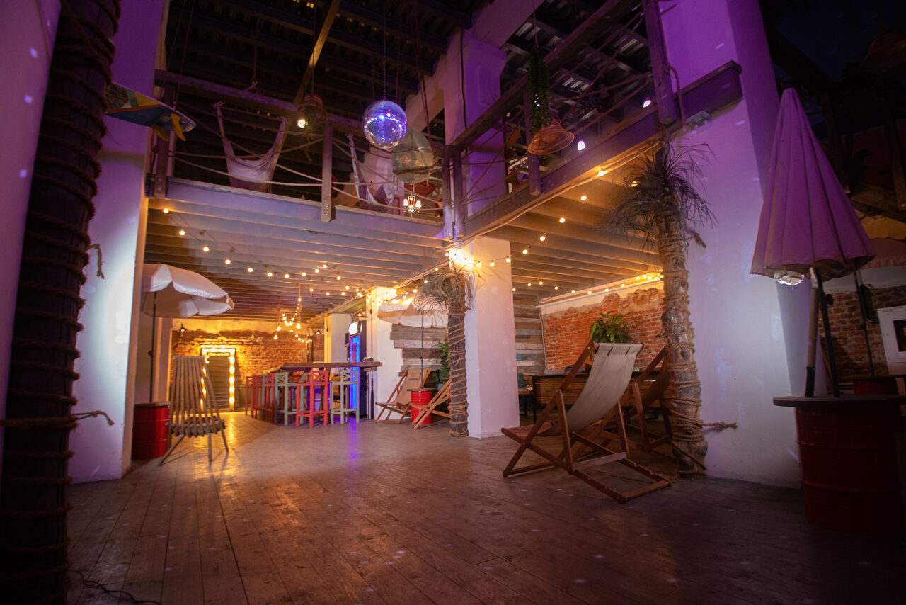 Арендовать Двухуровневый лофт в гавайском стиле с верандой