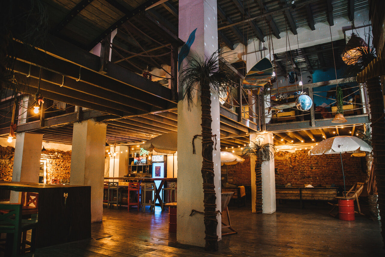 Арендовать Двухуровневый лофт в гавайском стиле с верандой