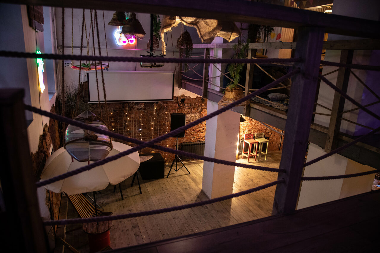 Арендовать Двухуровневый лофт в гавайском стиле с верандой