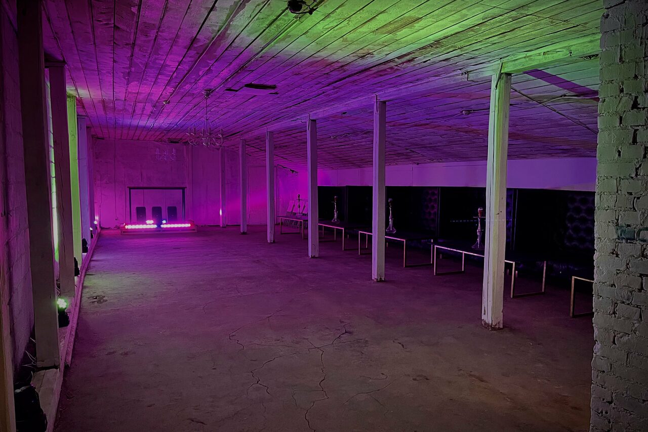 Арендовать Просторный арт-лофт в белом кирпиче