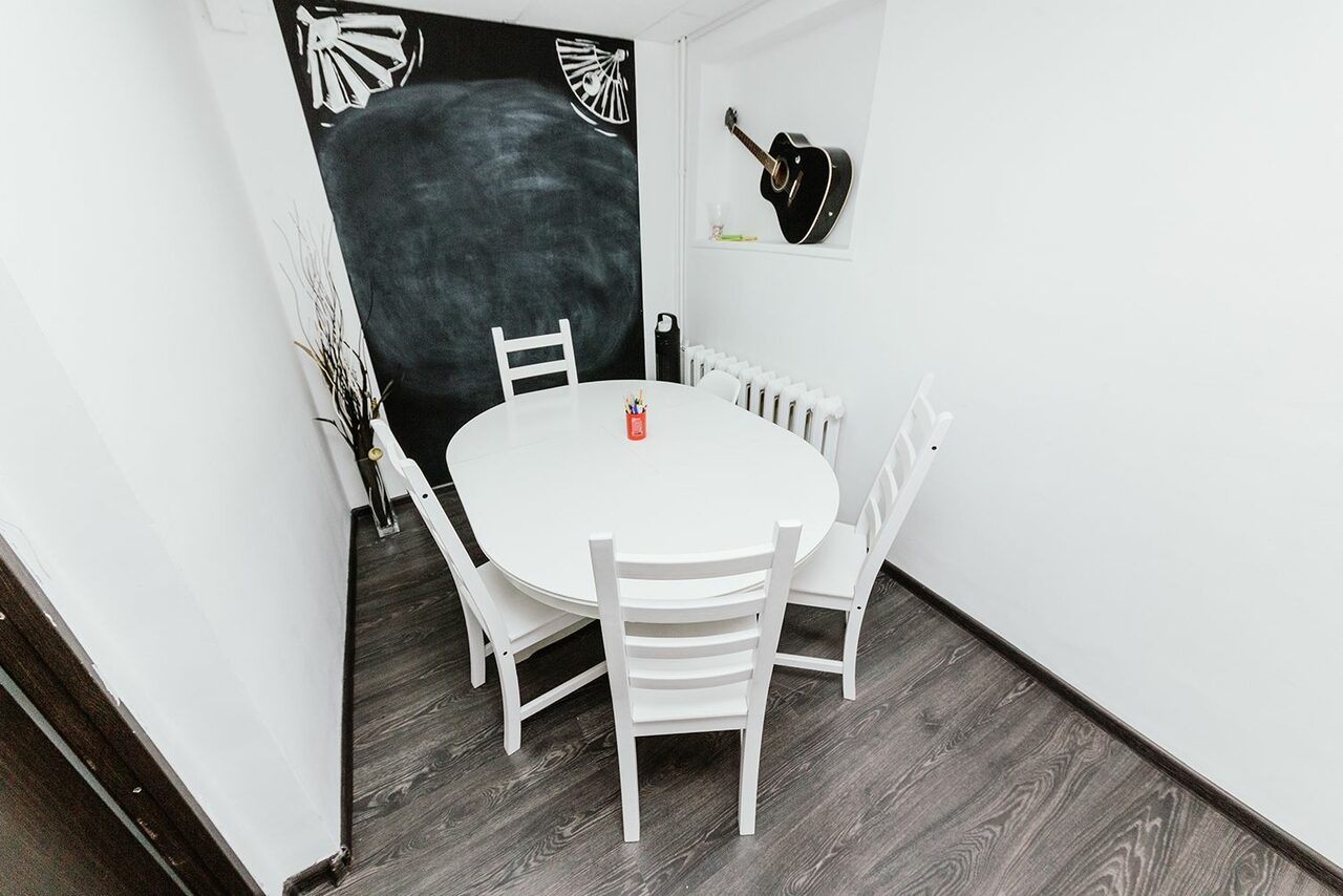 Арендовать Стилизованная переговорная в центре города