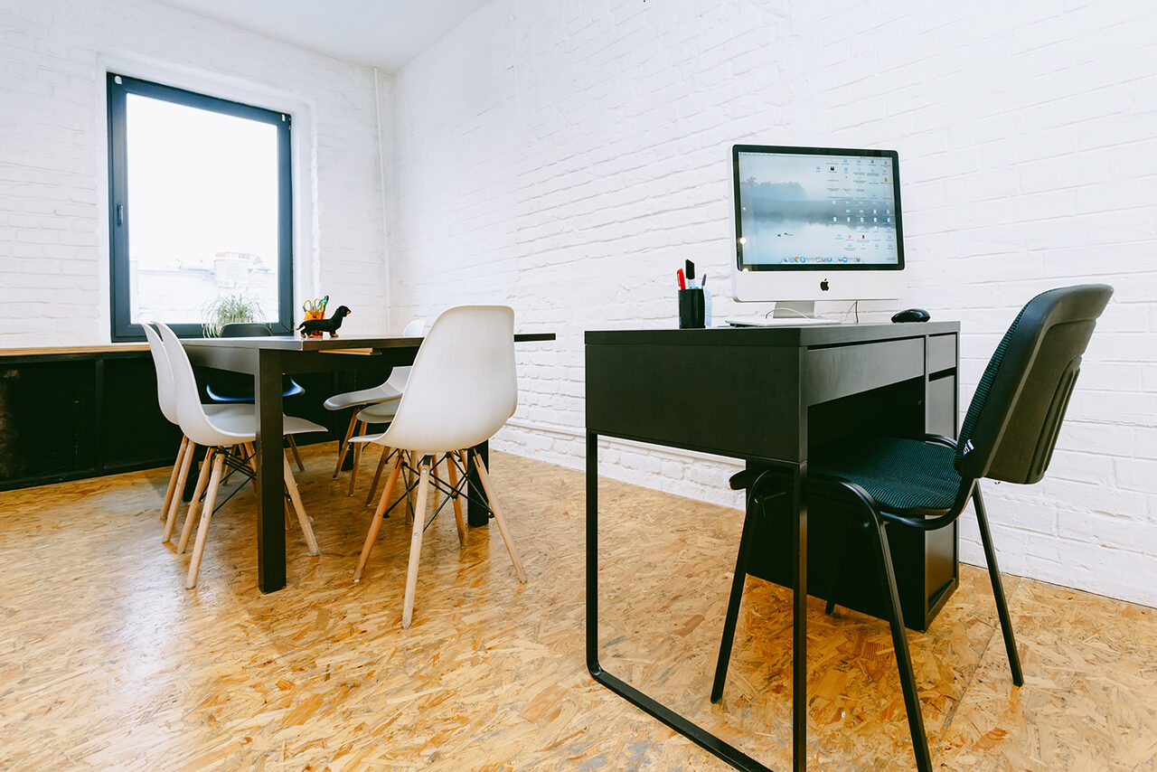 Арендовать Переговорная из белого кирпича