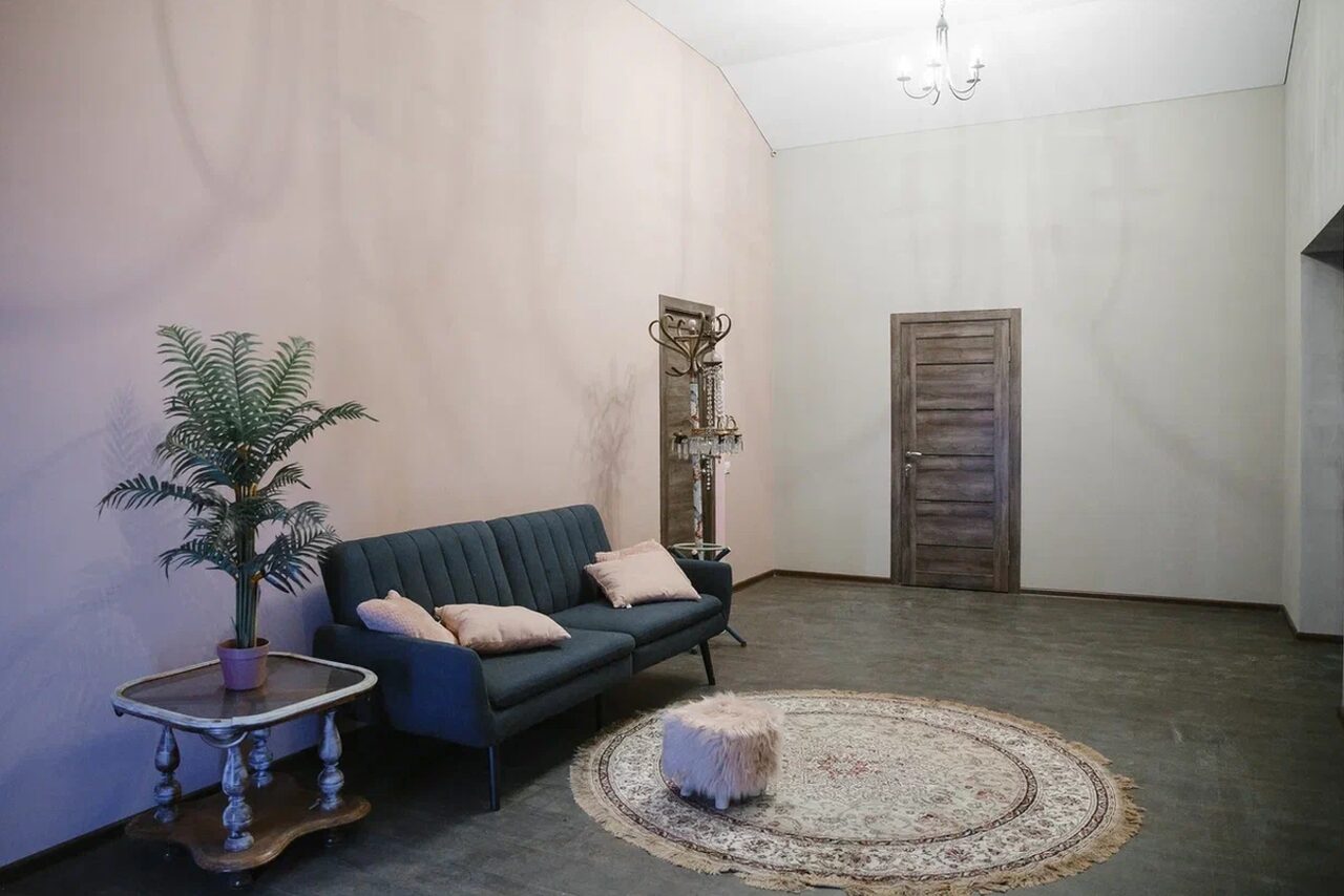 Арендовать Sosтояния Хаус Большой загородный коттедж