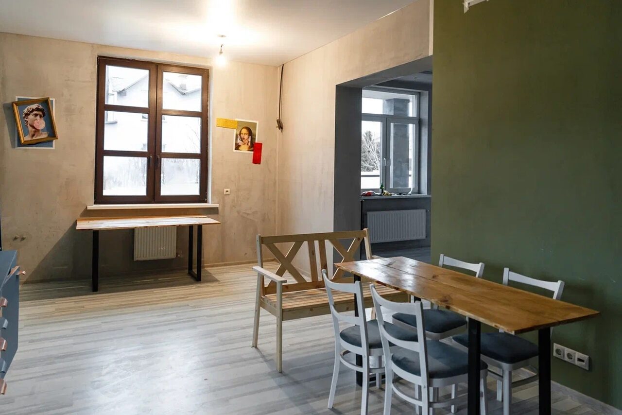 Арендовать Sosтояния Хаус Большой загородный коттедж