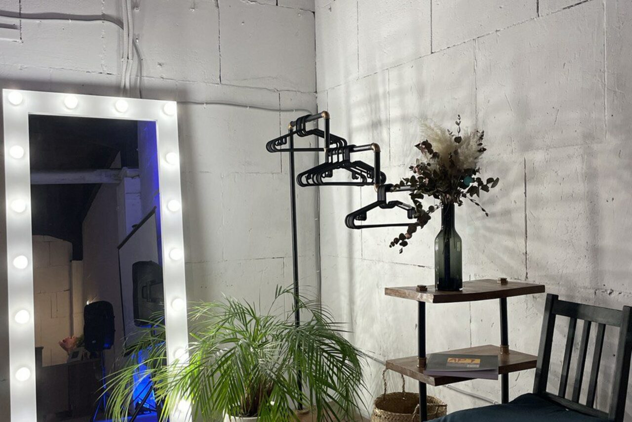 Арендовать Family. Белый лофт для мероприятий 