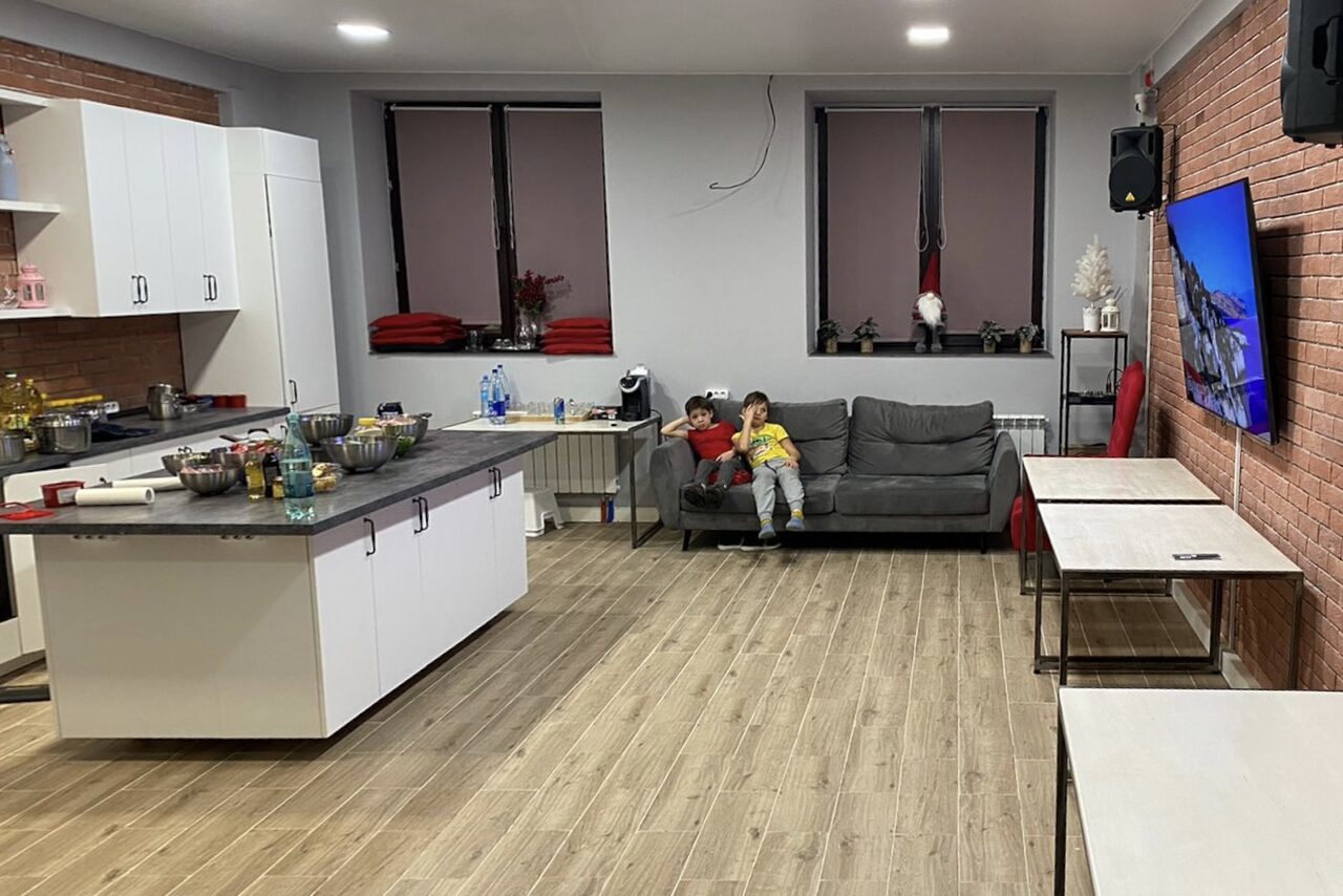 Арендовать Многофункциональный лофт-кухня с островком