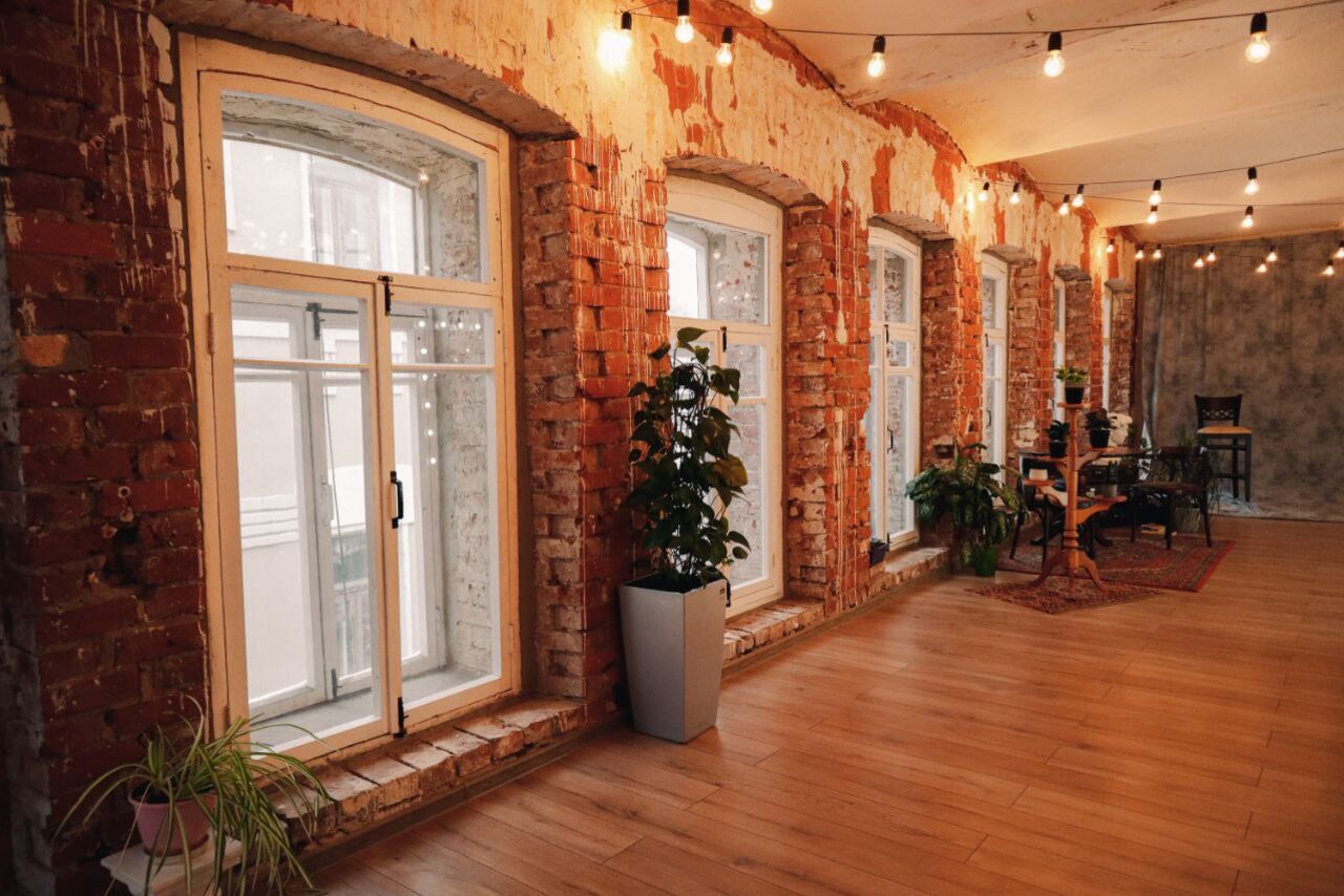 Арендовать Просторный лофт из красного кирпича 