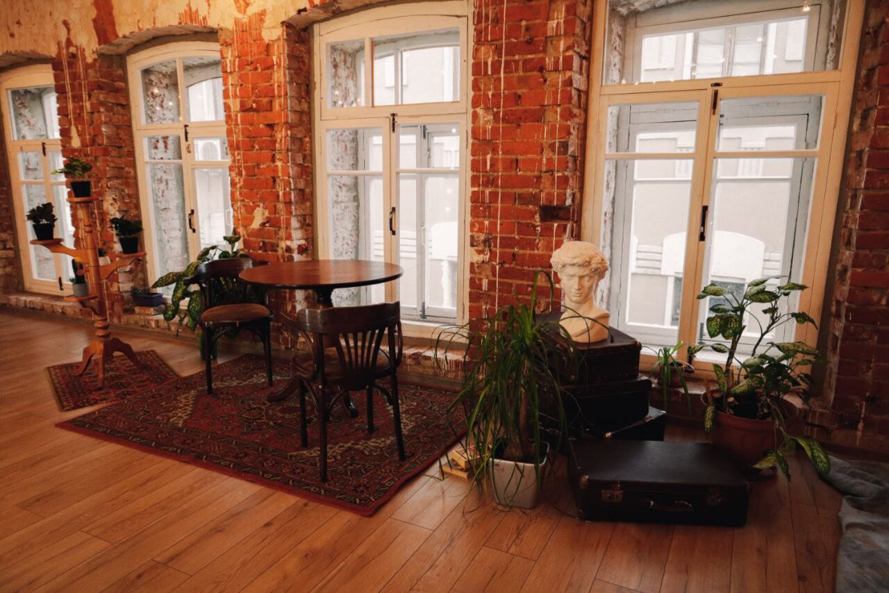 Арендовать Просторный лофт из красного кирпича 