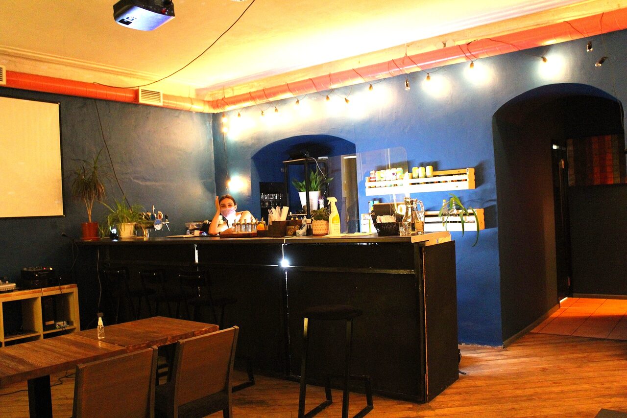 Арендовать Бар под закрытие с панорамным окном