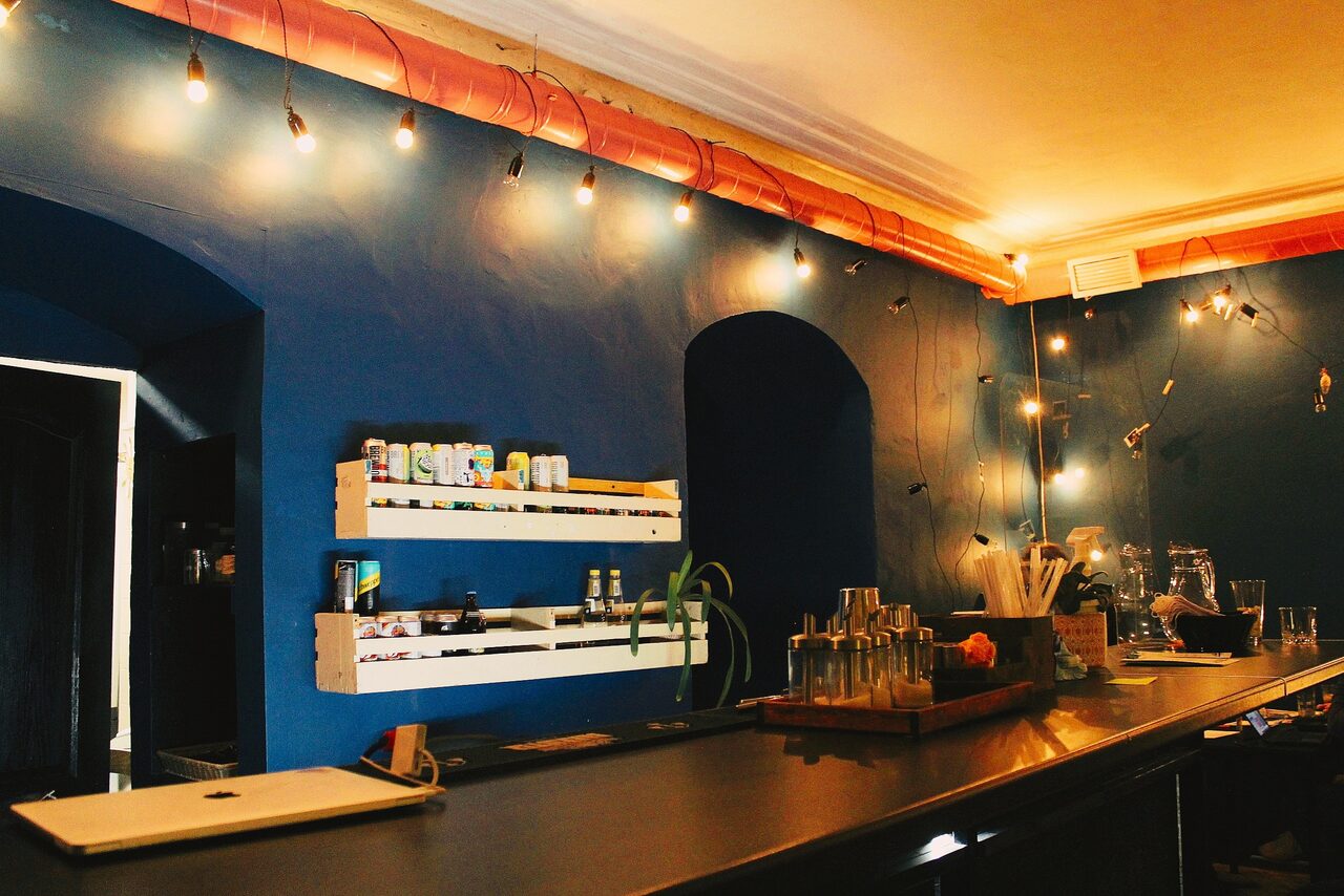 Арендовать Бар под закрытие с панорамным окном