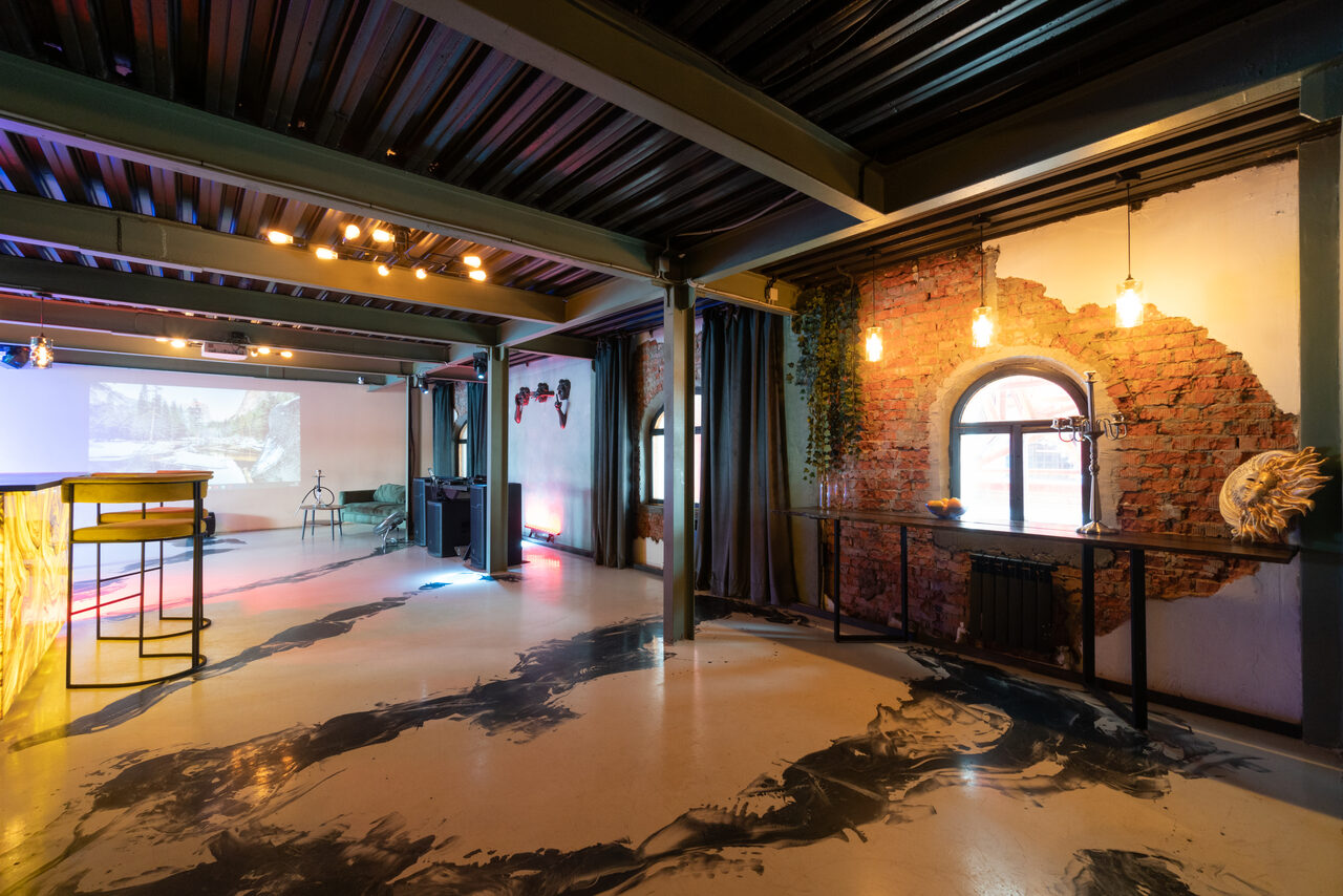 Арендовать Стилизованный двухэтажный лофт