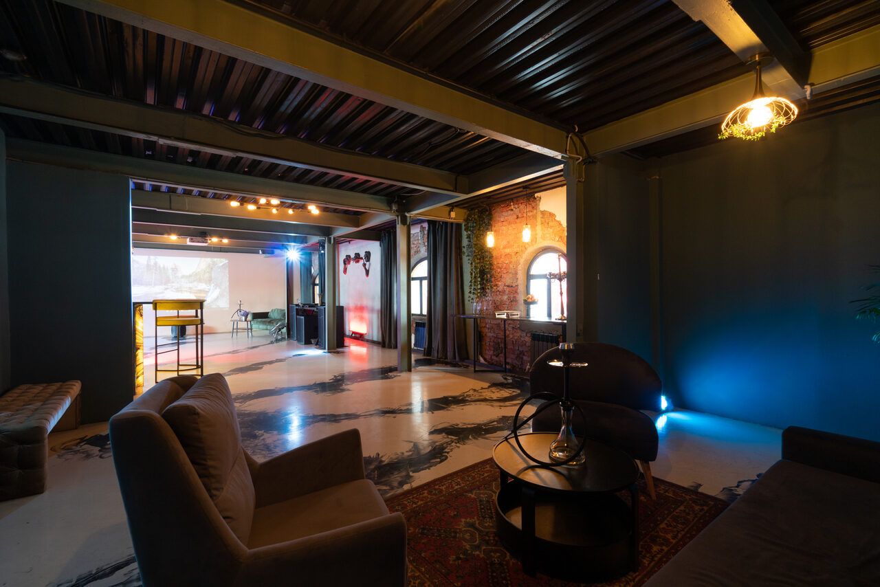 Арендовать Стилизованный двухэтажный лофт