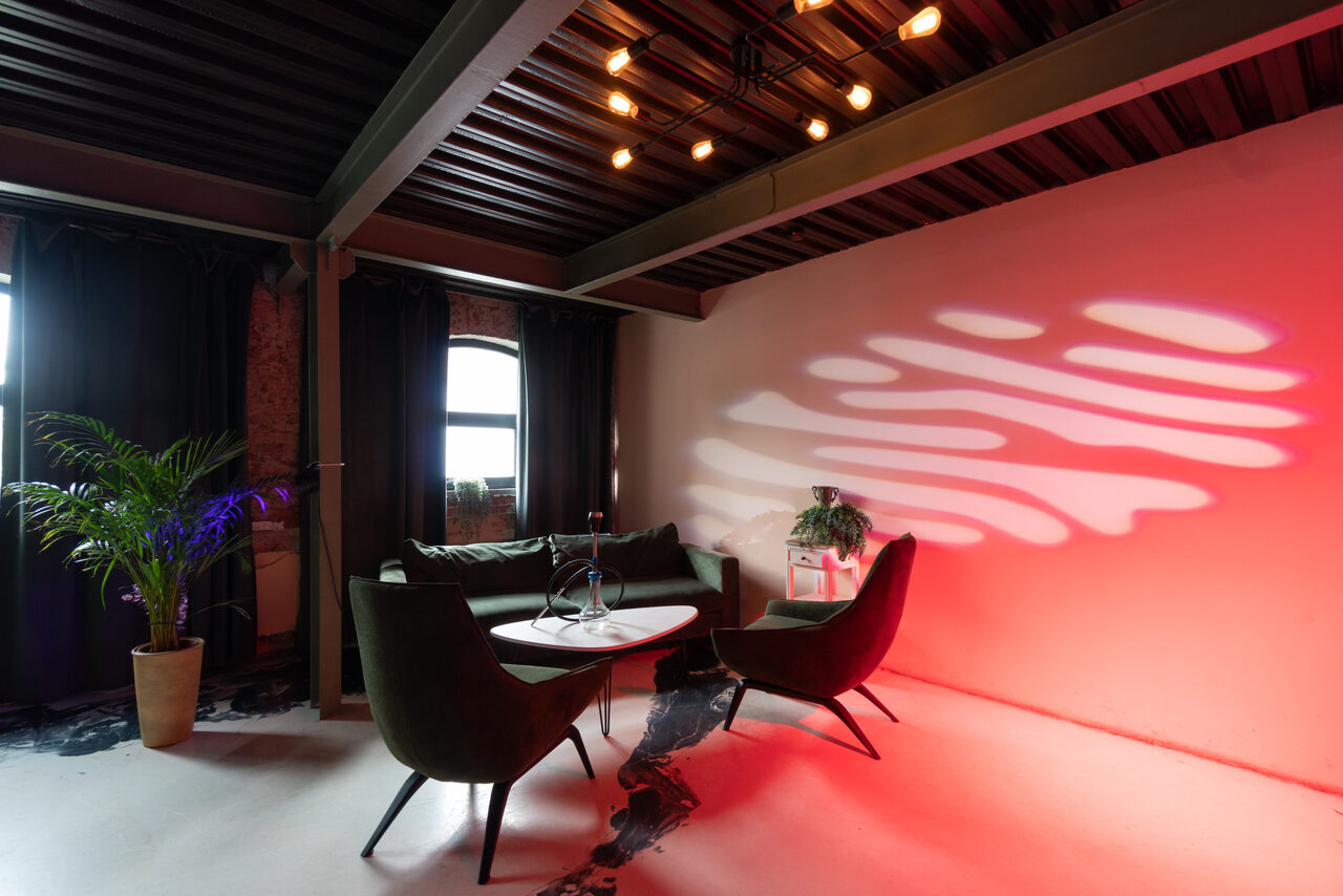 Арендовать Стилизованный двухэтажный лофт