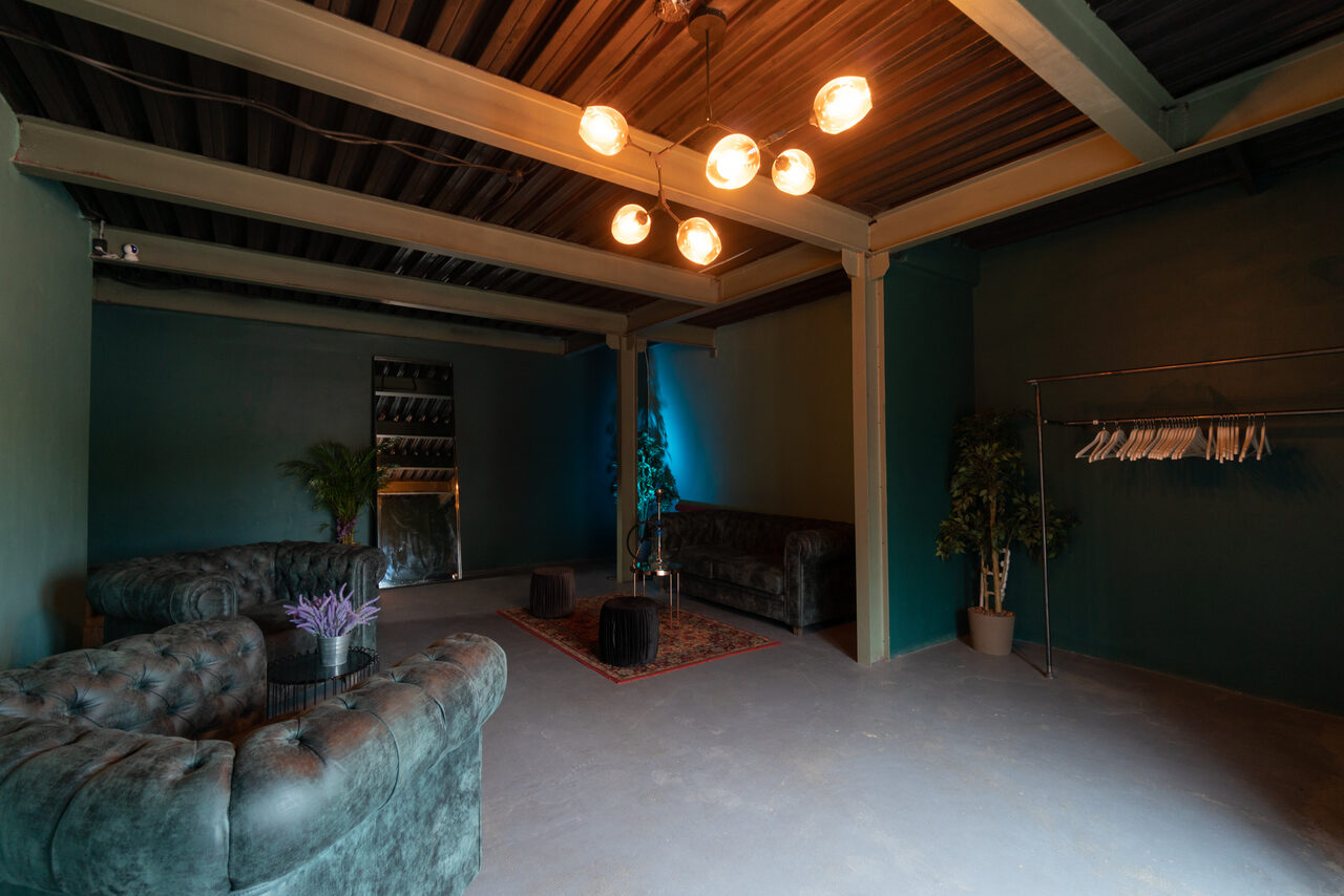 Арендовать Стилизованный двухэтажный лофт