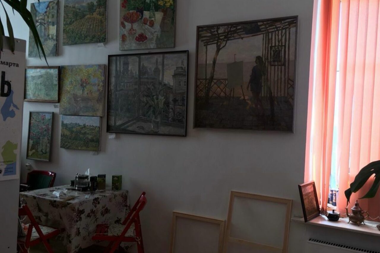 Арендовать Помещение стилизованное картинами в центре Москвы