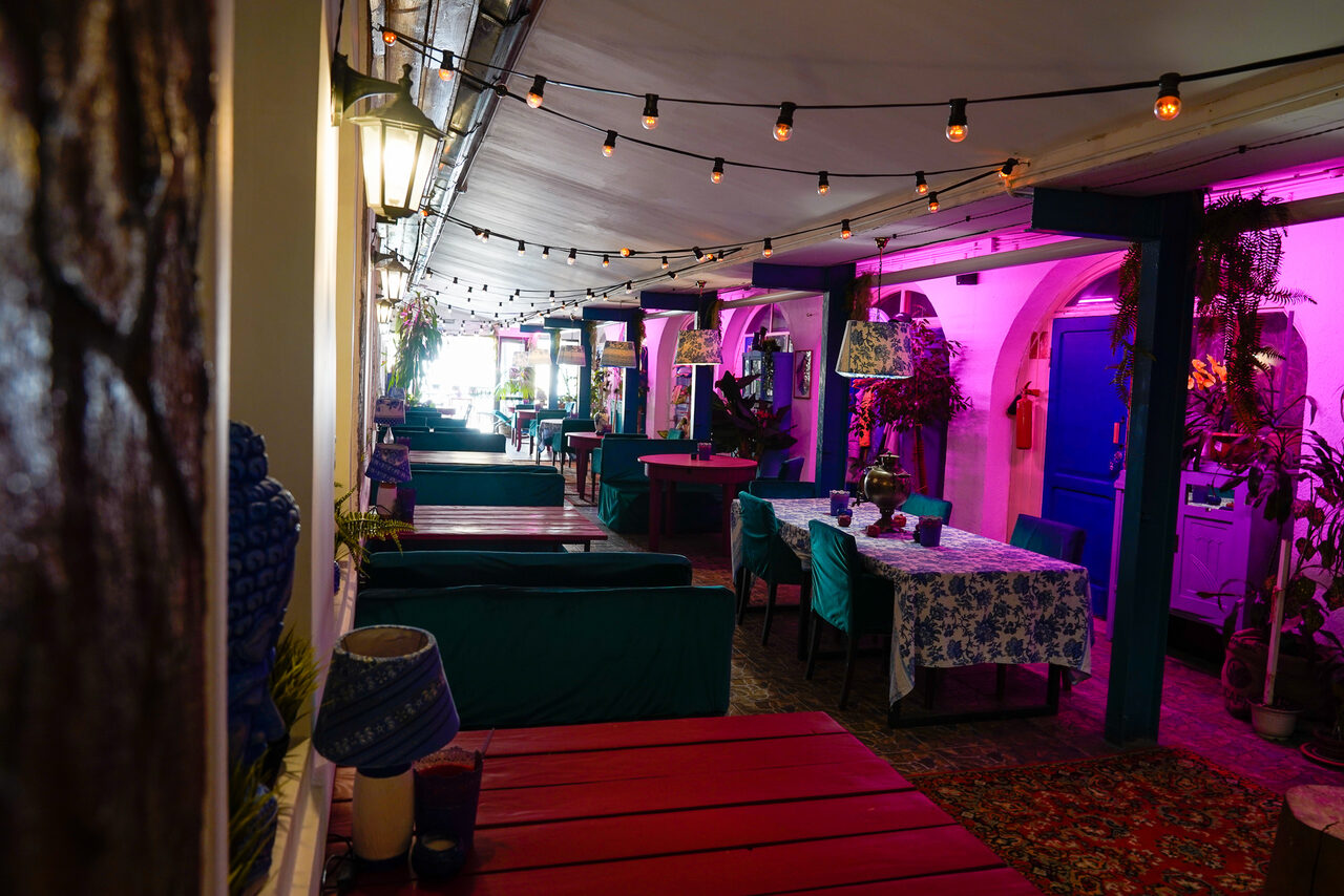 Арендовать Индийский лофт-сад с тропическими растениями