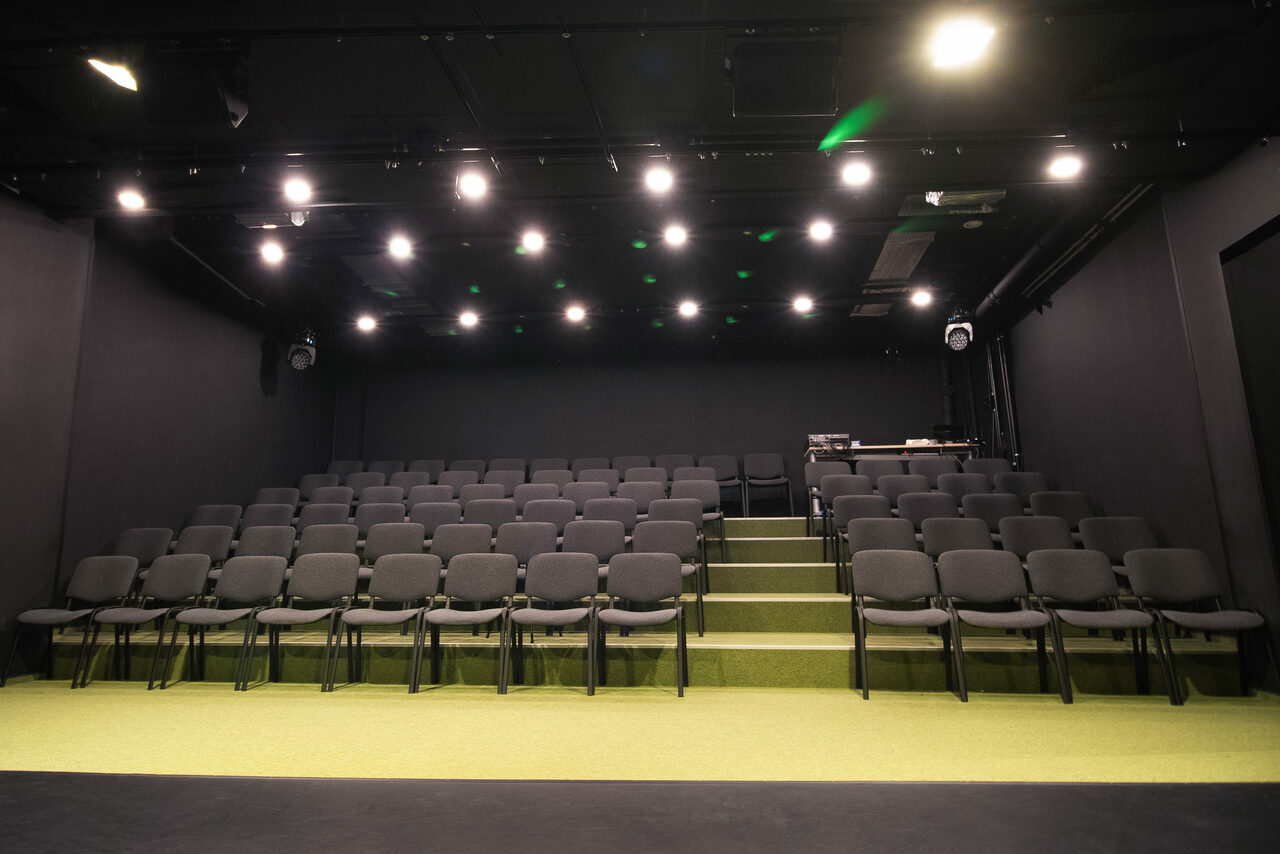 Арендовать Арт-пространство с театральной рассадкой