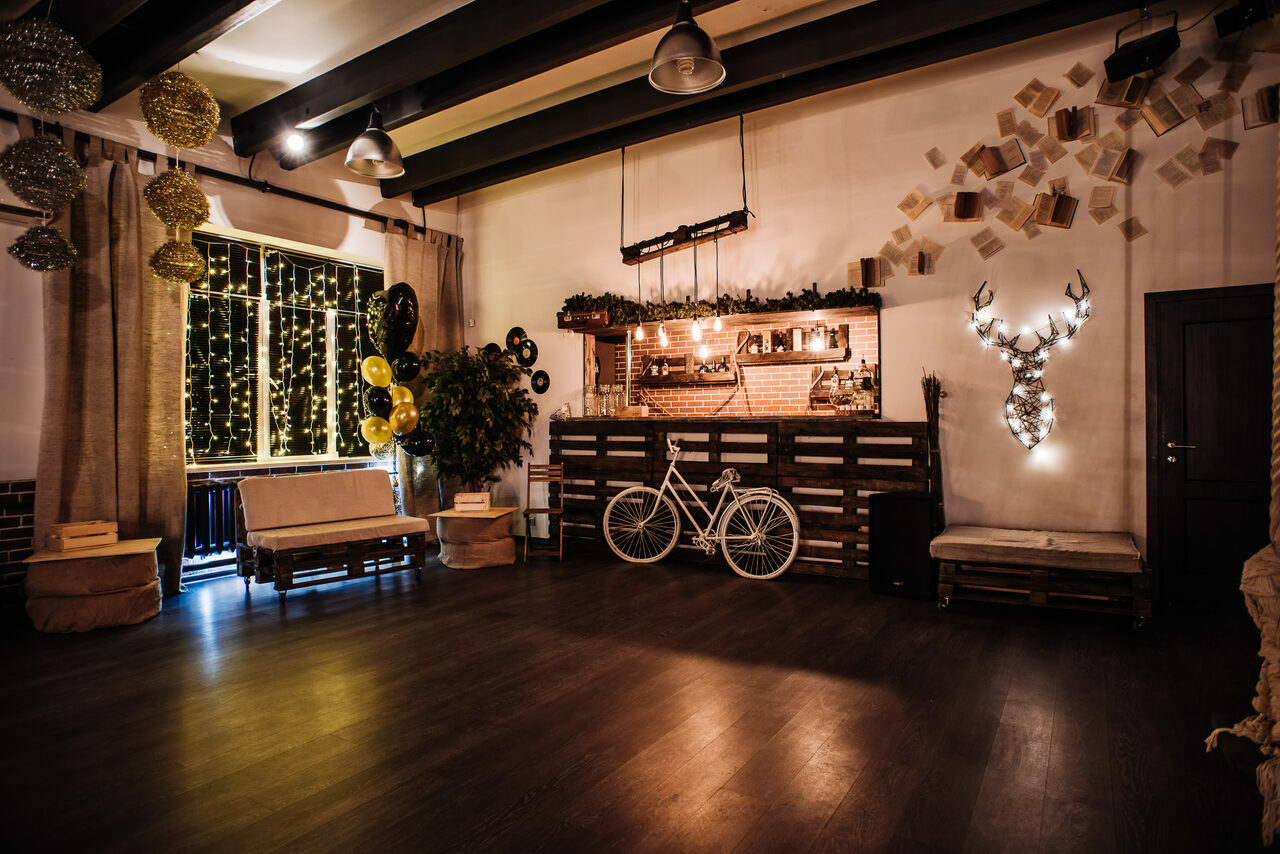 Арендовать Rii Lee Loft. Стилизованный лофт с качелями на Авиамоторной