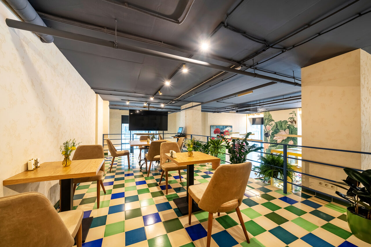 Арендовать Атмосферное пространство с цветами