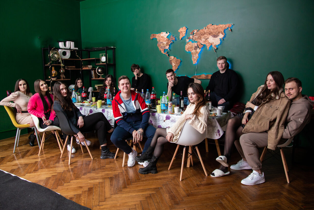 Арендовать CoolStory Лофт из двух комнат