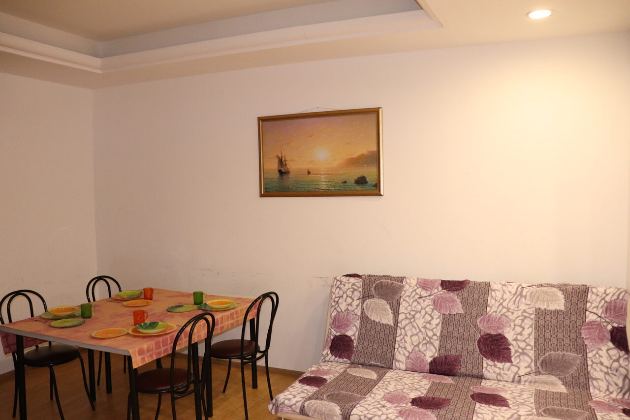 Арендовать Трёхкомнатная квартира-студия