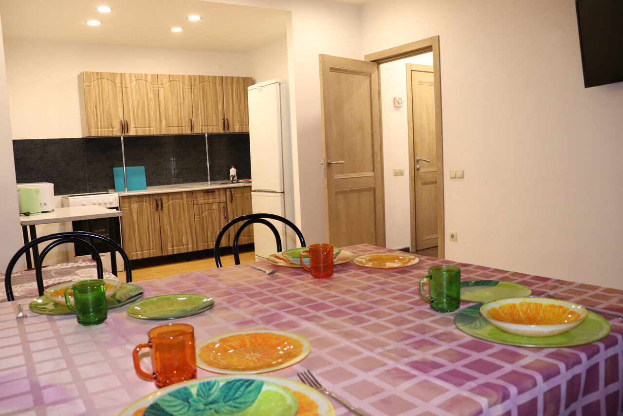 Арендовать Трёхкомнатная квартира-студия