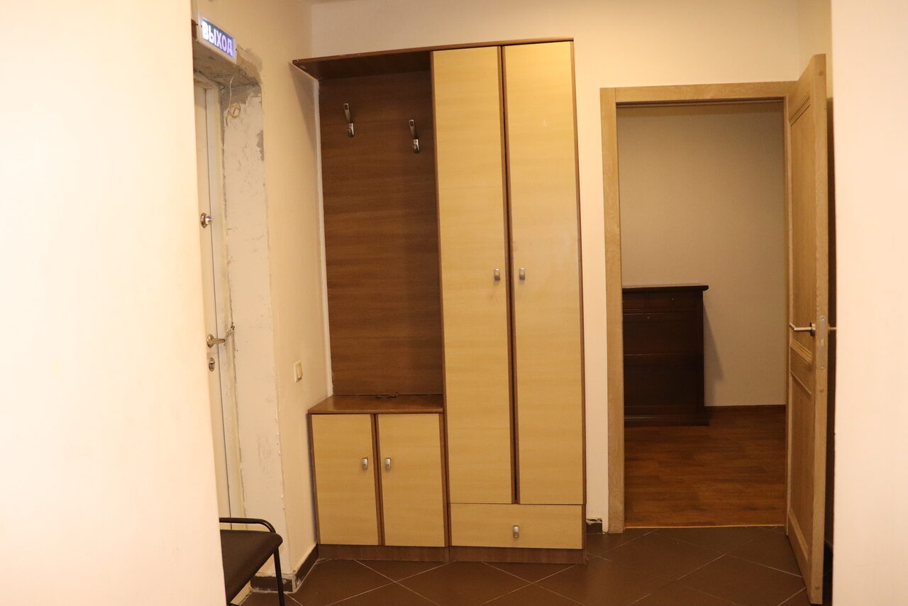 Арендовать Трёхкомнатная квартира-студия