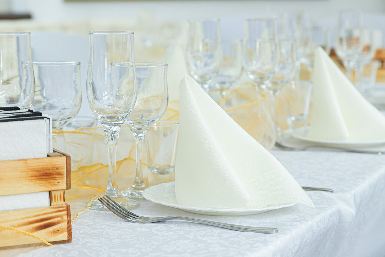 Арендовать Теплоход с банкетной зоной 