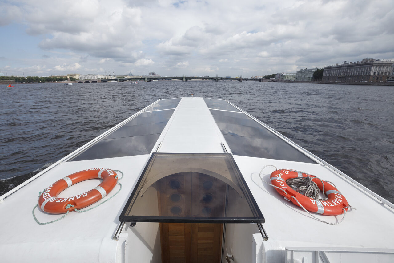 Арендовать Теплоход бизнес класса
