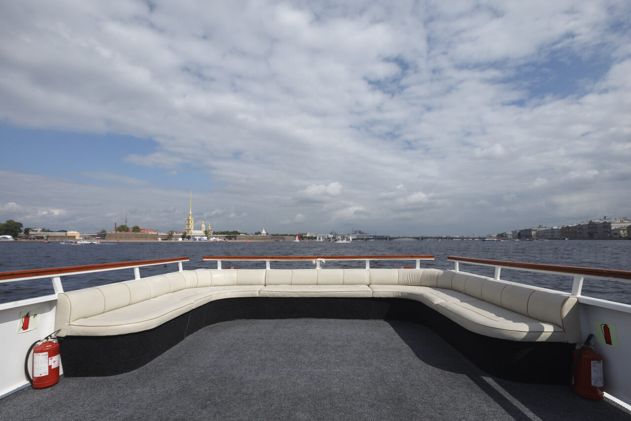 Арендовать Теплоход бизнес класса