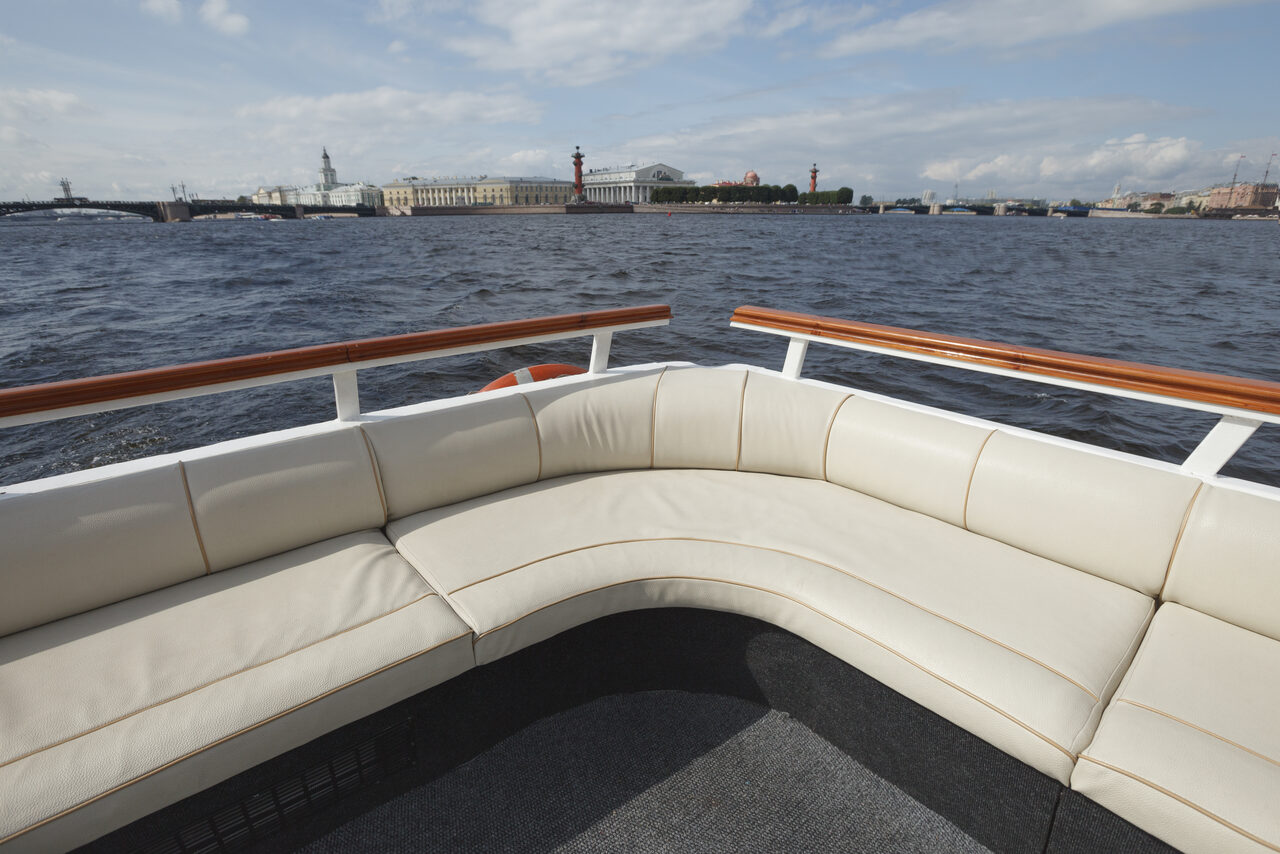 Арендовать Теплоход бизнес класса