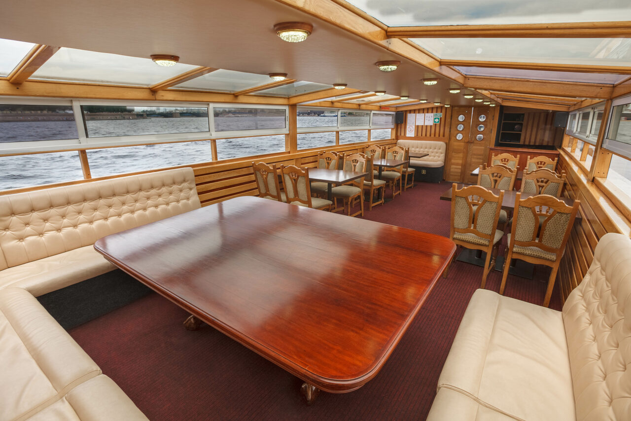 Арендовать Теплоход бизнес класса