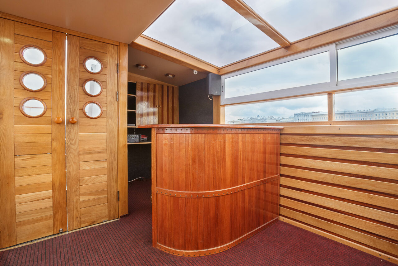 Арендовать Теплоход бизнес класса