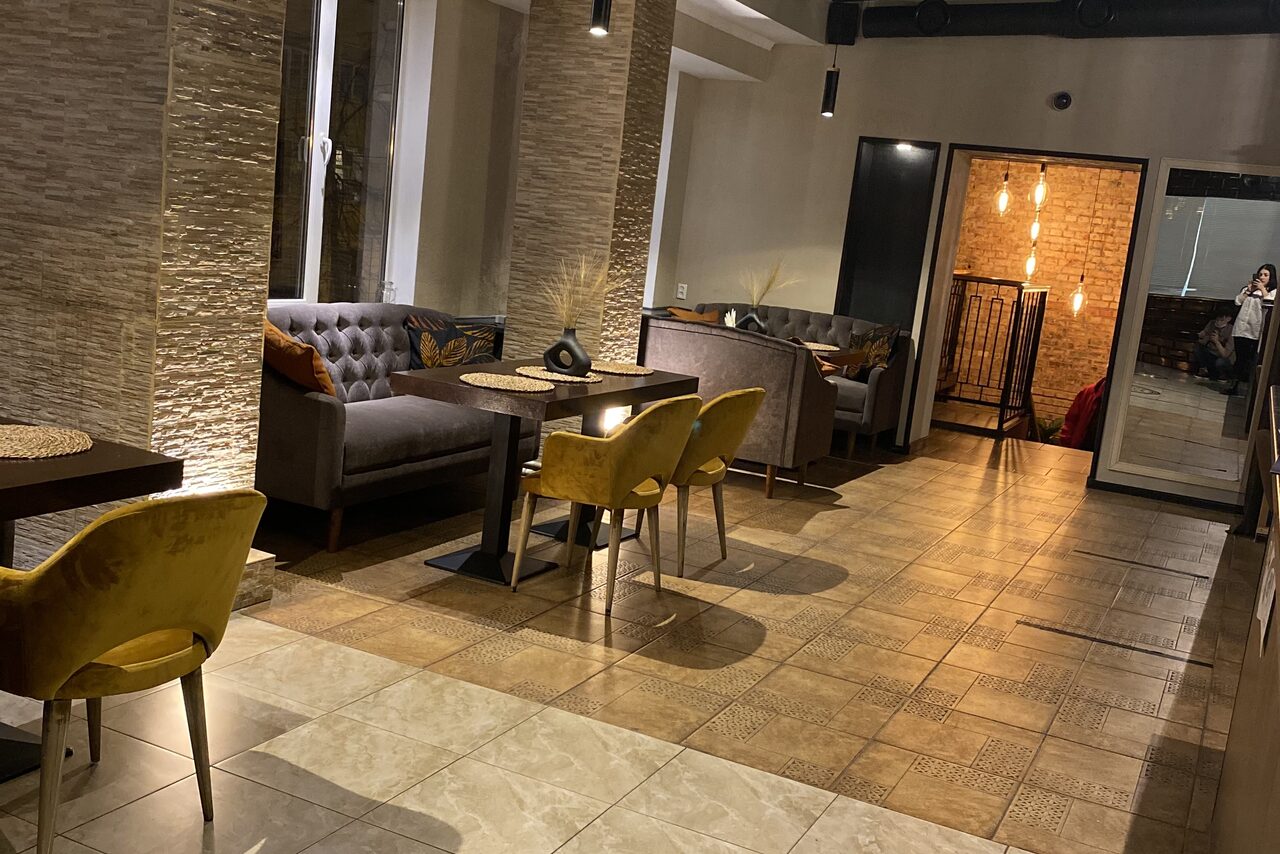 Арендовать Сахара Кюзини Просторный зал под закрытие