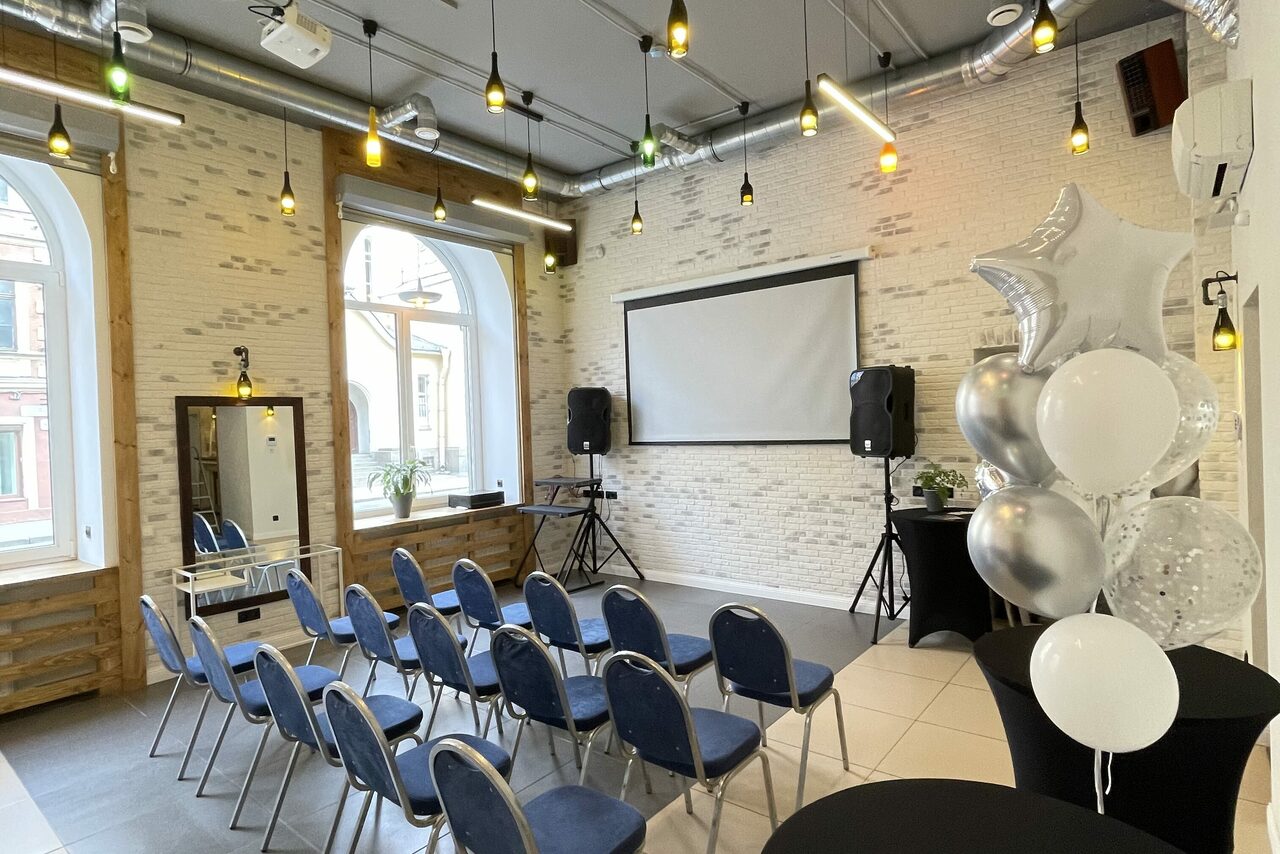 Арендовать Светлый лофт с большими окнами