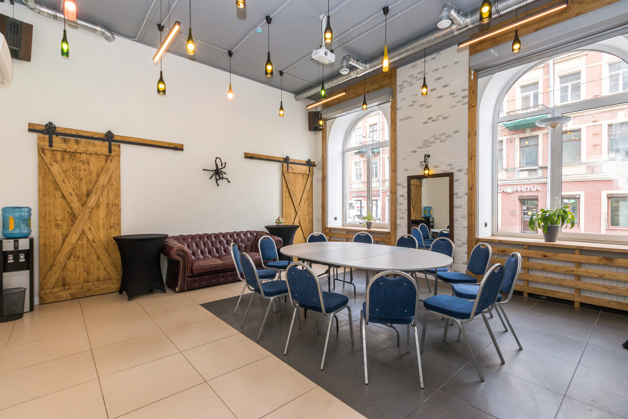 Арендовать Светлый лофт с большими окнами