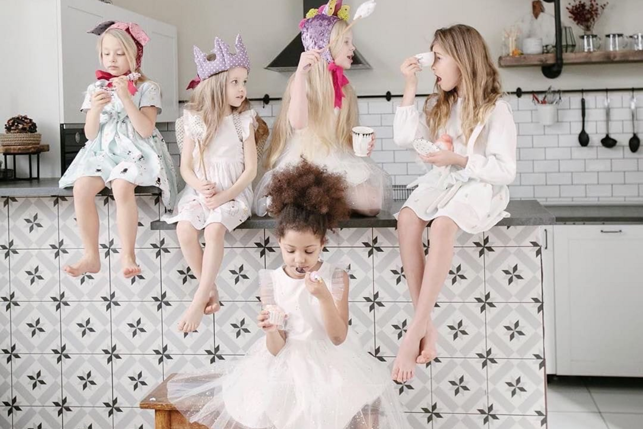 Арендовать Лофт с кухней в белом кирпиче для детских праздников 