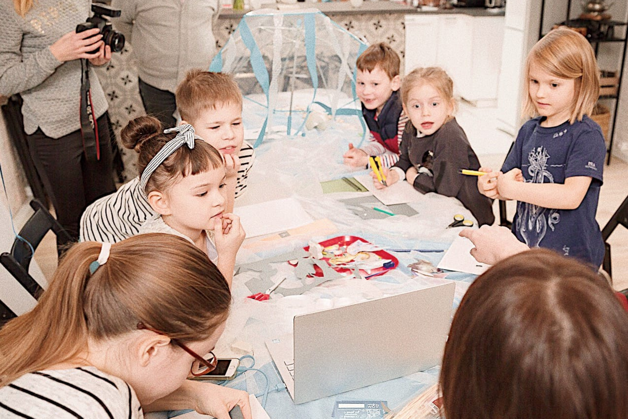 Арендовать Лофт с кухней в белом кирпиче для детских праздников 